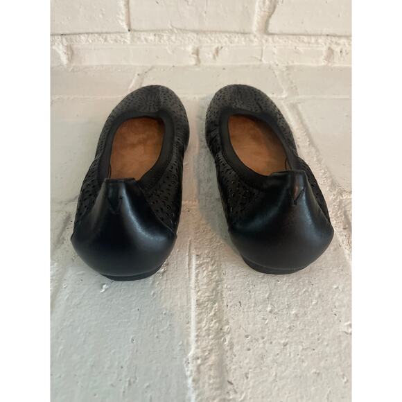 Vionic Women's Robyn Flat Black Shoe Size 7.5 - Picture 3 of 5